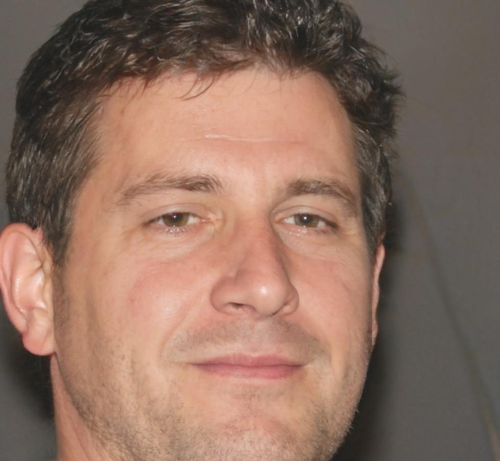 Retrato profesional de instructor de análisis cuantitativo